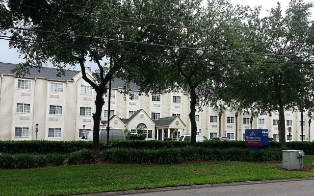 Hometown Inn & Suites Jacksonville - Butler Blvd./Southpoint