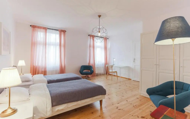 Spacious Sunny Apartment in Oldtown