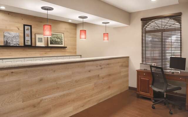 Country Inn & Suites by Radisson, Michigan City, IN