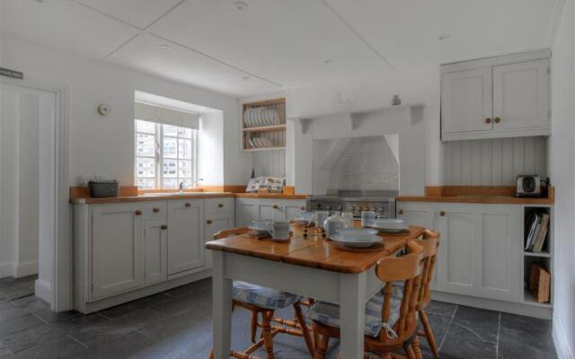 12 Maritime House
