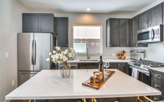 Granby Retreat w/ Community Pool: Ski-in/ski-out!