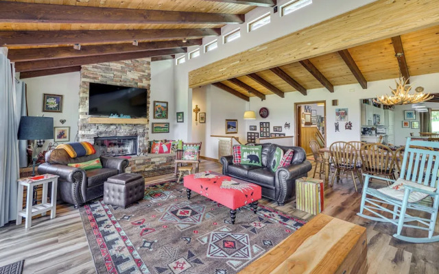 Monte Verde Lake Access & Views: Spacious Retreat!