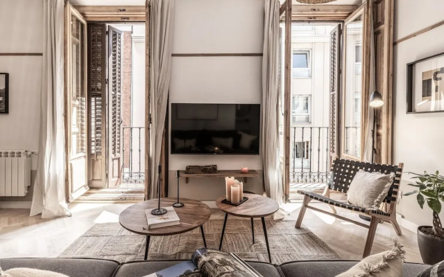 Garos - 2 Bedrooms in Malasa a