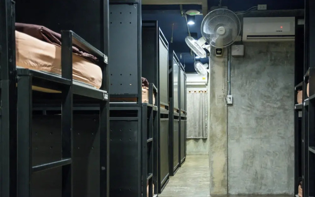AREA81 HIDEOUT Hostel