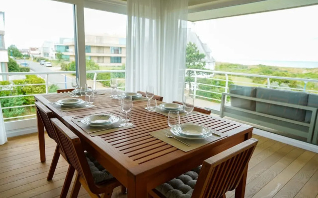 Spacious Apartment With Sea Views