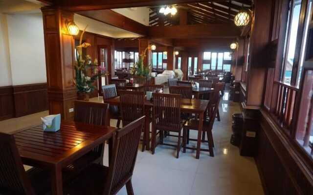 Manorom Classy Hotel