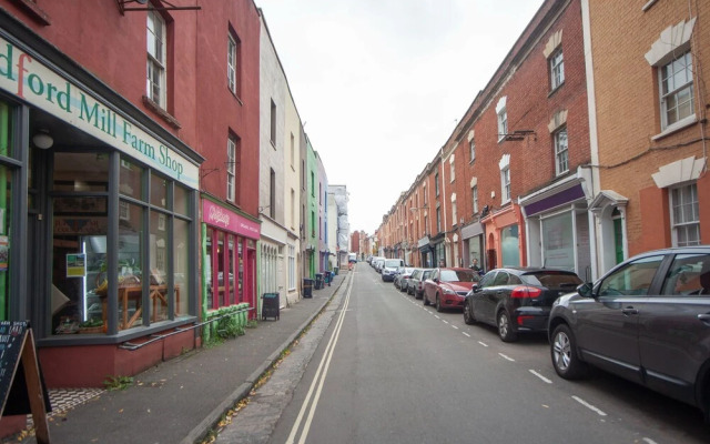 Special 3 Bedroom Townhouse With Parking in Bristol
