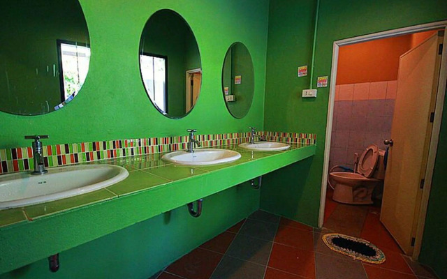 Baan Chalok Hostel