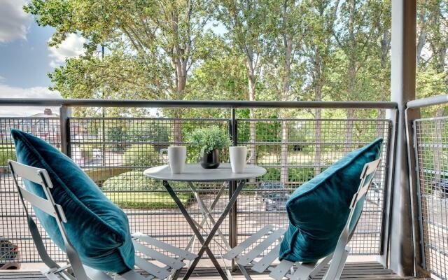 Week2Week Gosforth apartment w balcony