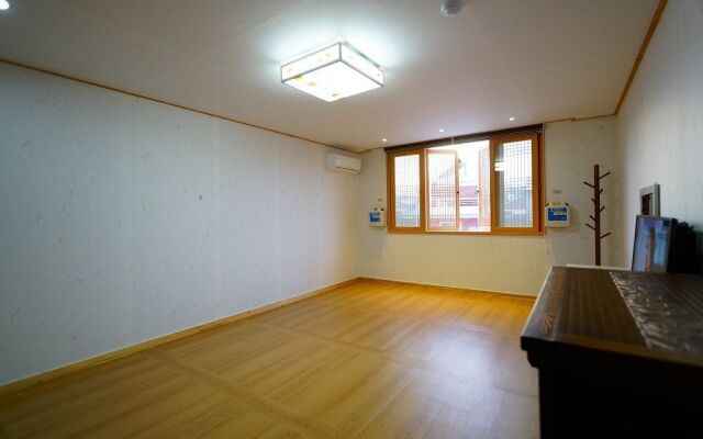 Hwangsil Tourist Hotel