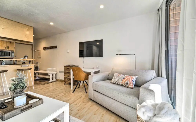 Walk to Ski Resort: Tahoe Donner Studio w/ Balcony