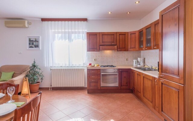 Amazing Home in Valbandon With Wifi and 2 Bedrooms
