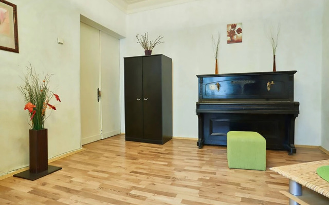 Home-Hotel Sofyevskaya 16-16