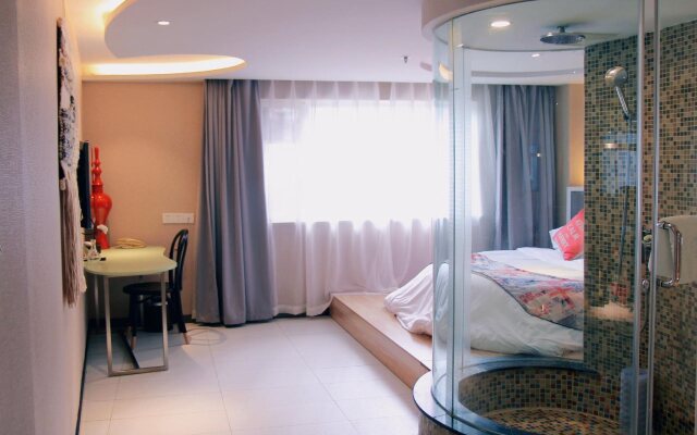 Chengdu Huanbian Art Hotel