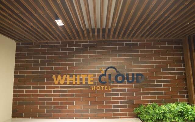 Hotel White Cloud