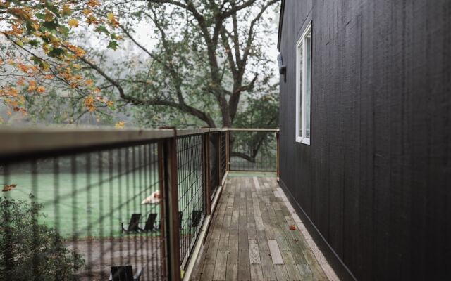 Tälta Lodge, A Bluebird by Lark