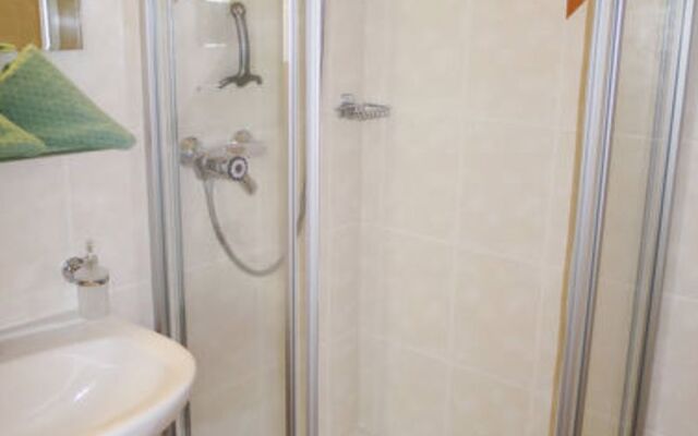 Sesselebenerhof 12821