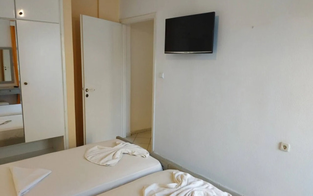 Small Apartment For 3 Pers 70meters From The Beach
