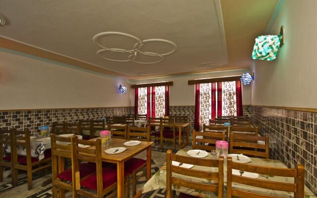 OYO 8643 Hotel Shambhala