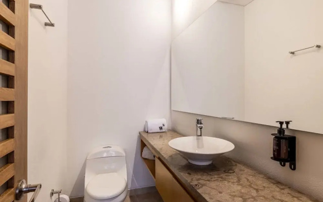 w Stunning 1BR in Chico