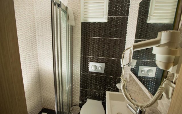 Honey Hotel