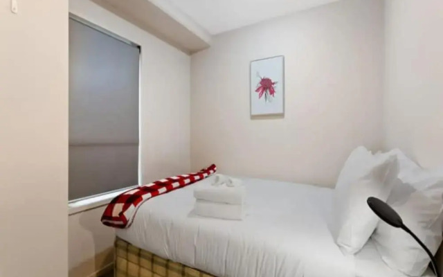 Uptown Two Bedroom Apartment With The Essentials