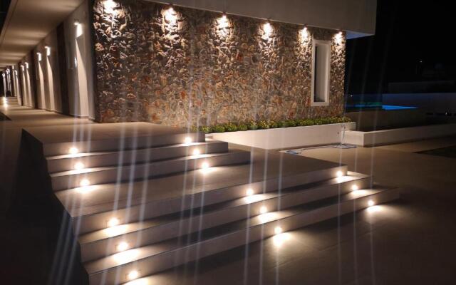 Zoes Hotel