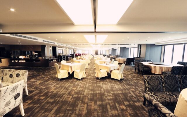 Grand Earl Hotel
