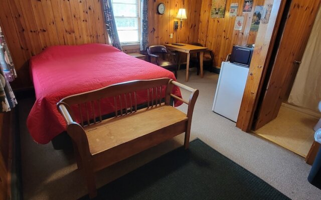 Two Rivers Motel and Cabins