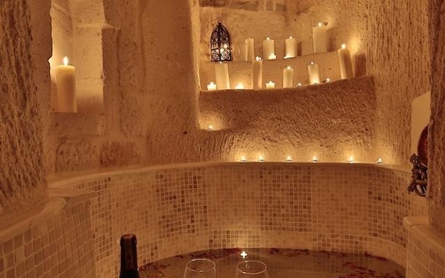 Romance Cave Suites