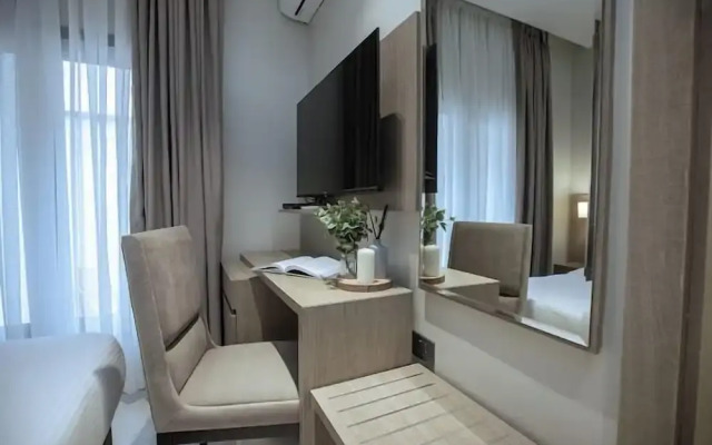 Knightsbridge Hotel and Suites