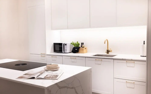 2ndhomes Stunning 3BR Apartment w Sauna