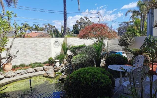 Serviced Waterfront Whole Villa Sydney