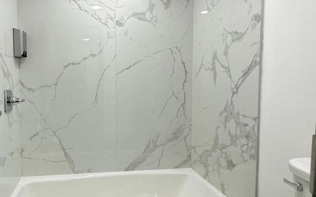 Express Inn & Suites