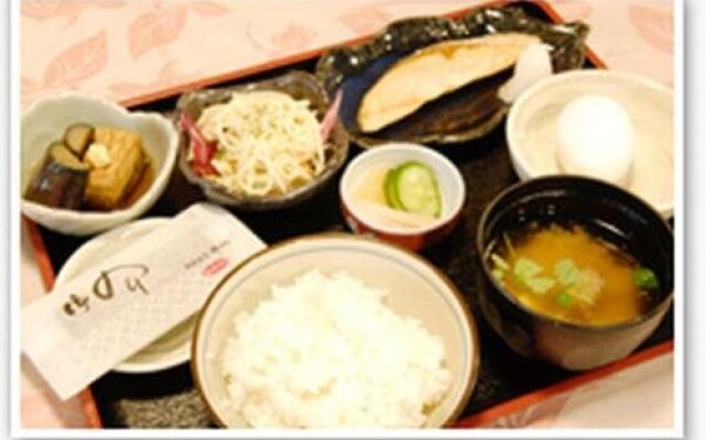 Shinmaebashi Station Hotel