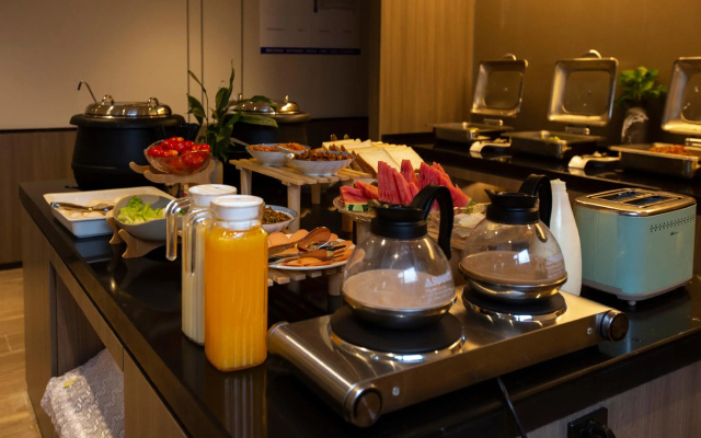 Hanting Hotel Chengdu Zhaojuesi Nan Road Metro Station