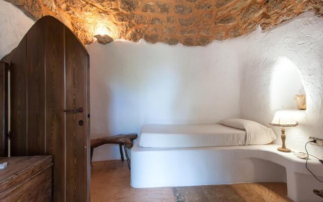 Pool, Trullo and Nature Preserve