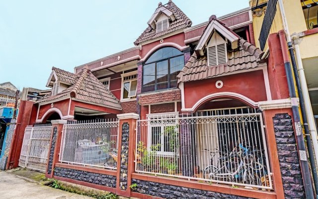 OYO Life 92546 Kost Merah Bojongsoang Syariah