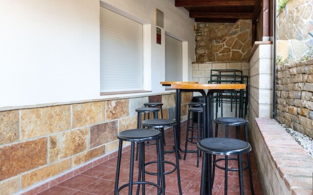 Elegant Apartment in Totalán with Hot Tub