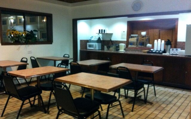 Oaktree Inn and Suites