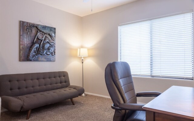 2BR Plus Ocotillo Townhome, Heated Pool, Spa, Gym