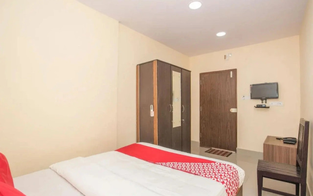OYO 15818 Om Sai Residency