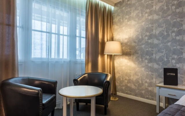 Grand Arctic Hotel
