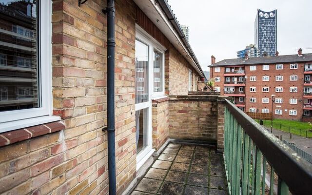 Stunning Spacious South London 1 Bed Apartment with Balcony