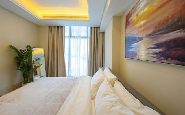 Spacious beachfront 2 bedroom apartment