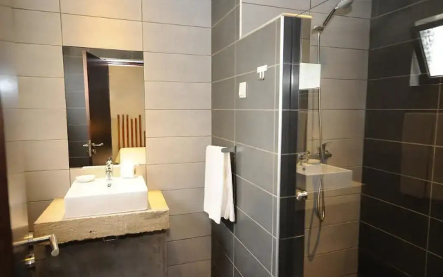 Lost & Found - Guesthouse & Suites