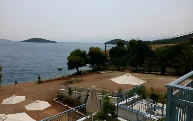 Trizonia Bay Hotel