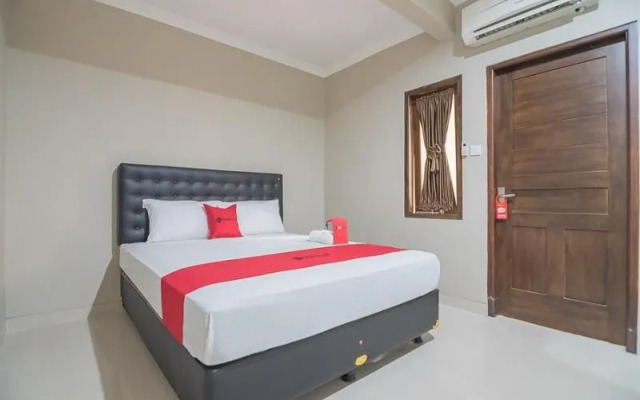 RedDoorz near Ambarukmo Yogyakarta