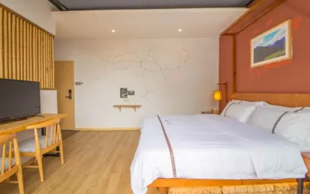 Siguniangshan Tea & Panda Hotel