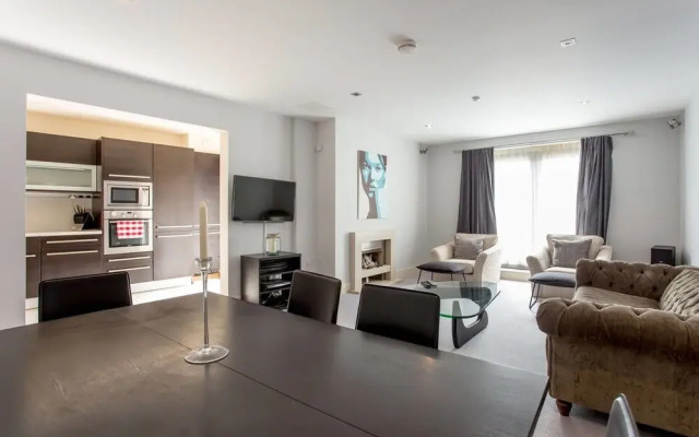 Stylish 2bed Apt With Free Parking/elevator